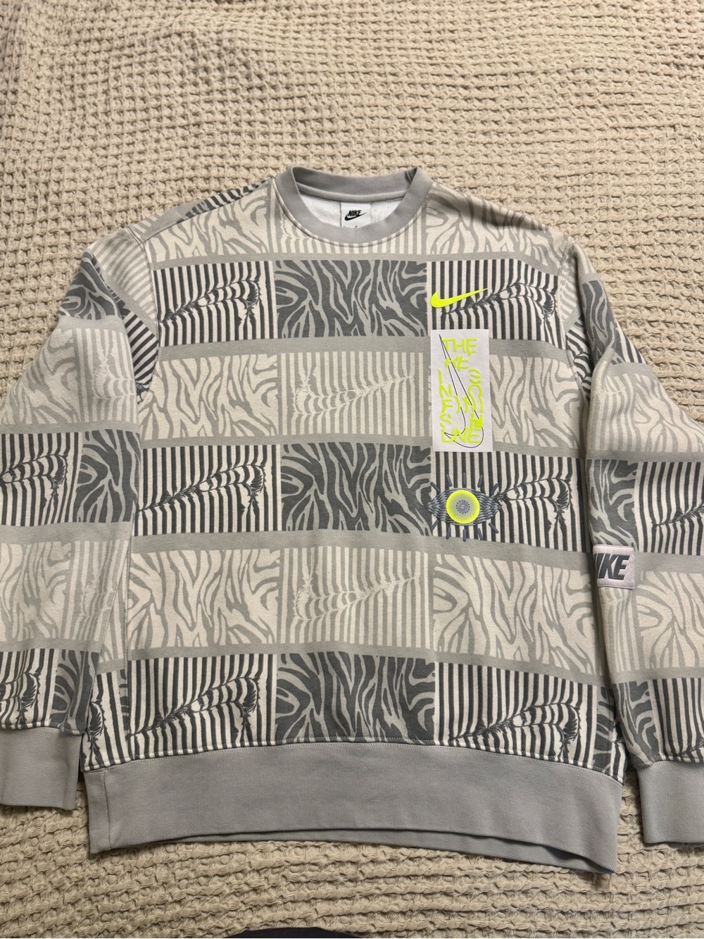 Nike Men’s Gray Patterned Crewneck Sweatshirt with Neon Yellow Accents